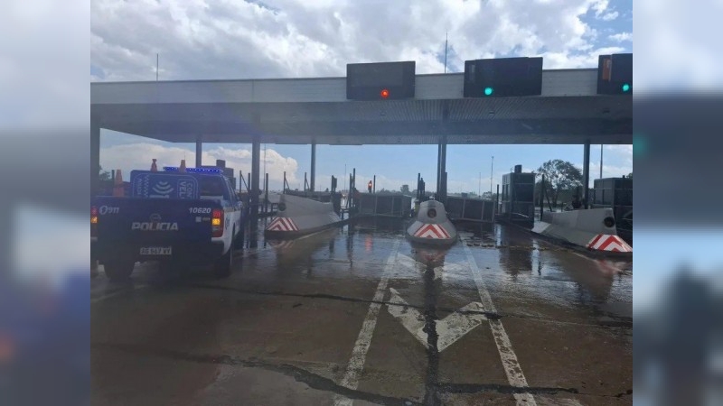 Colapsaron casillas del peaje en una ruta de Córdoba: un hombre muerto y dos heridos