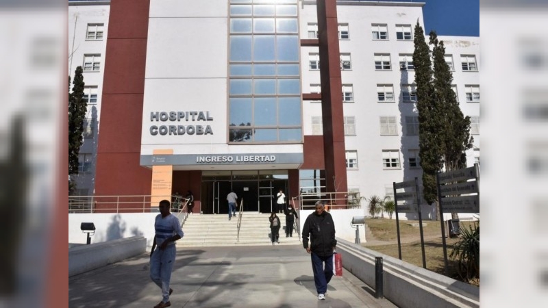 Murió la joven que habría sido rociada con nafta por dos hombres en Córdoba