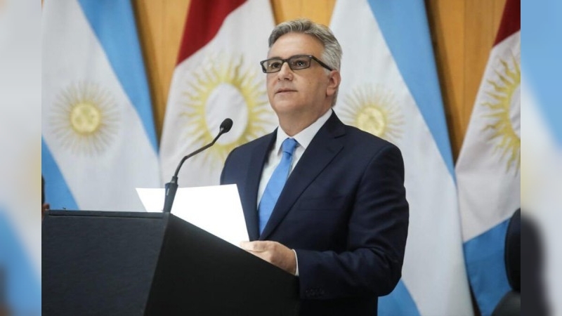 Llaryora extendió el recorte de sueldos para todo el gabinete durante 2026