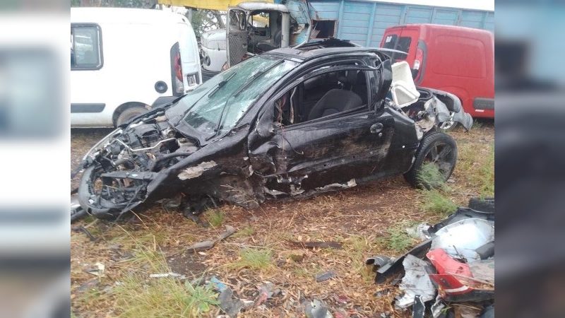 Escapaba de la Policía tras robar, chocó y murió