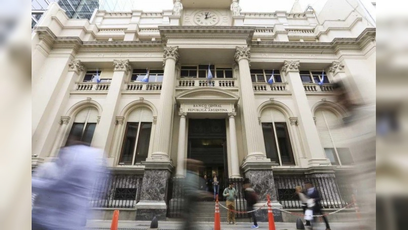 Dos funcionarios del BCRA pidieron la nulidad de sus allanamientos en la causa por el dólar barato