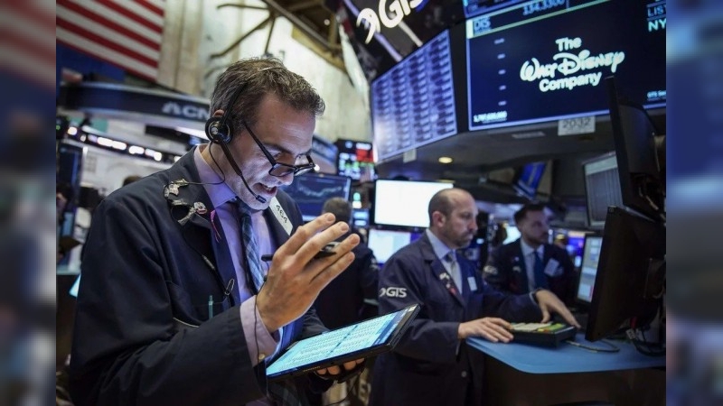 Jornada mixta en la Bolsa: riesgo país sube pero sigue bajo los 500 puntos