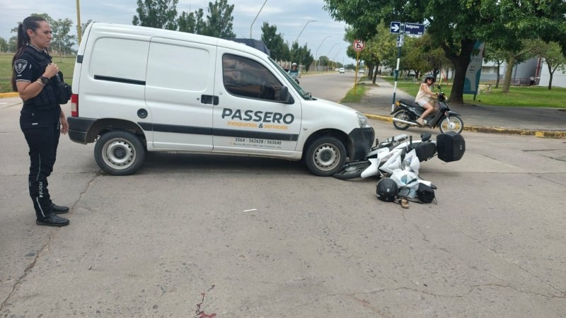 Una mujer resultó lesionada tras un accidente de tránsito en Av. Trigueros y Belgrano
