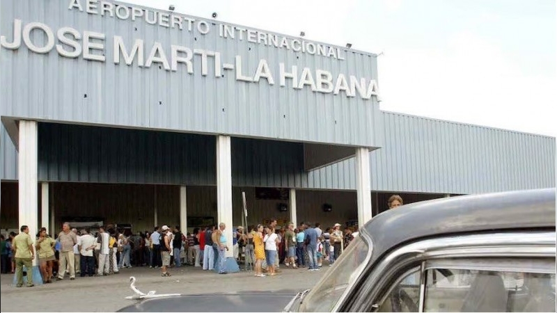 Rusia repatriará a 4 mil turistas varados en Cuba y suspenderá sus vuelos por la crisis del petróleo