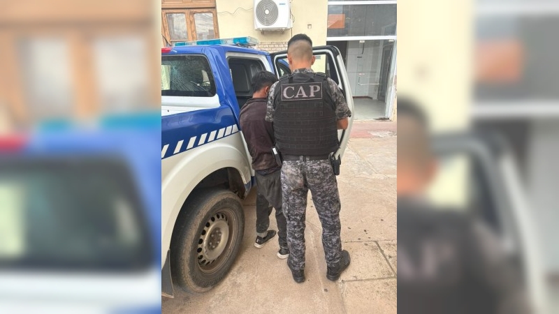 Violó una restricción, causó daños y agredió a policías: terminó detenido