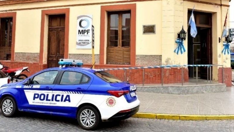 Motociclista sufrió lesiones graves tras chocar con un auto en barrio La Florida