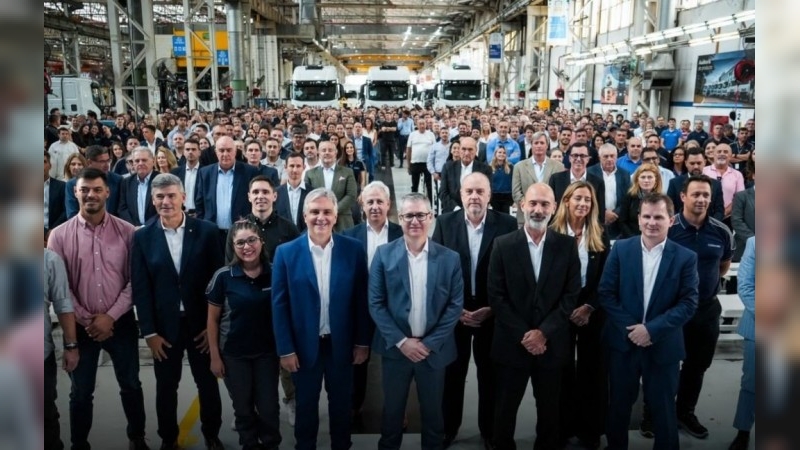Llaryora pidió defender la industria nacional y exigió igualdad de condiciones para competir
