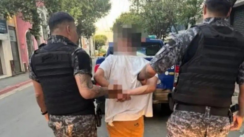  Córdoba: detuvieron a un naranjita armado que exigía dinero para estacionar en barrio Jardín