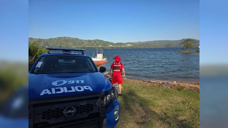 Tragedia en el Lago San Roque: un hombre falleció tras el vuelco de una lancha