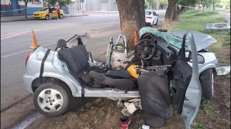 Cuál es el estado de salud de los chicos internados tras el grave choque contra un árbol en Córdoba
