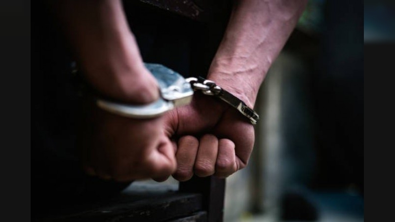 Había una restricción para que ingresara a la casa de su madre:  no la respetó y terminó detenido