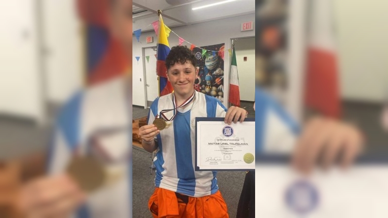 Un adolescente argentino ganó un premio de la NASA con un proyecto de robótica para la minería sustentable en Marte