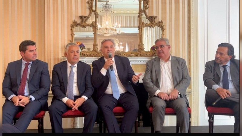 Llaryora en Estados Unidos: El gobernador disertó hoy en el Council of the Americas