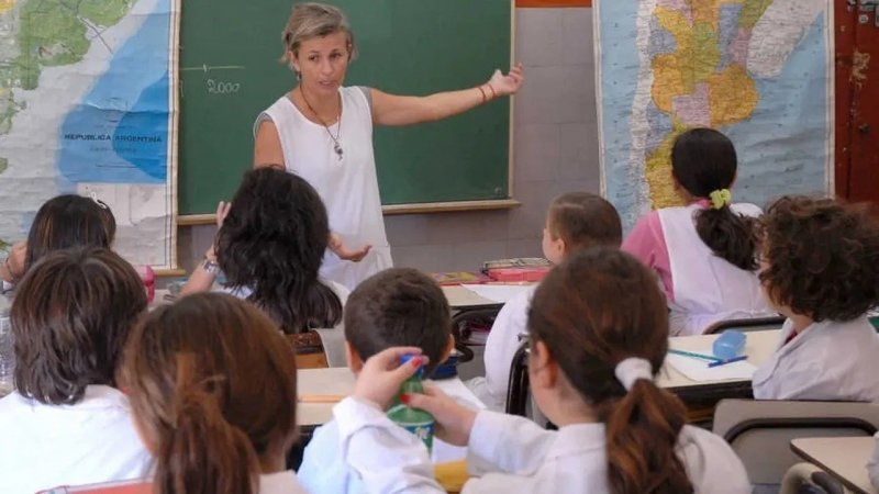 Docentes de Córdoba suspenden el paro tras propuesta salarial del Gobierno