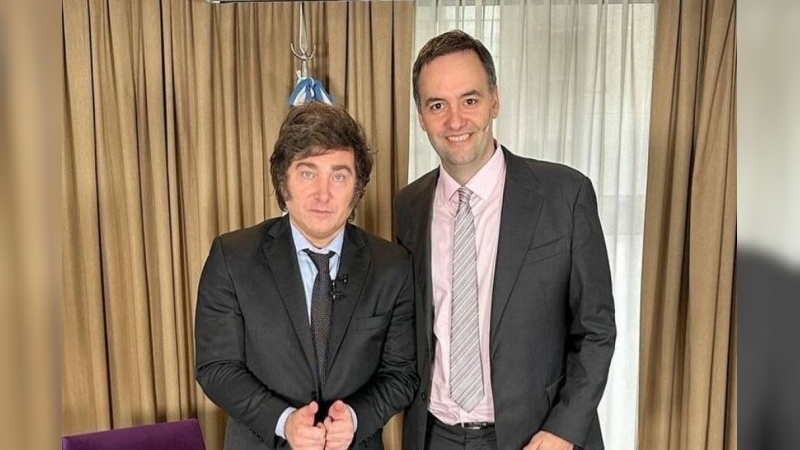 Tras su regreso de España, Milei visita Córdoba y respalda a Manuel Adorni
