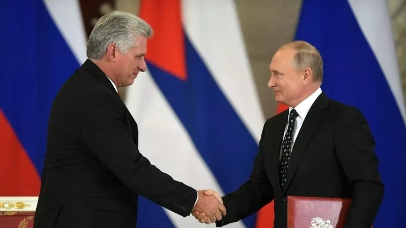 Petrolero ruso lleva crudo a Cuba, según datos de rastreo marítimo
