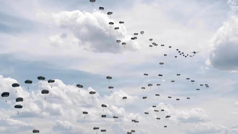 Estados Unidos podría desplegar 2000 paracaidistas en Medio Oriente