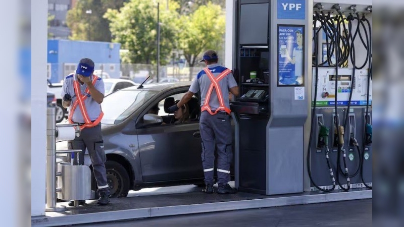 Córdoba: el litro de nafta superó los $2.000 pesos en las estaciones YPF