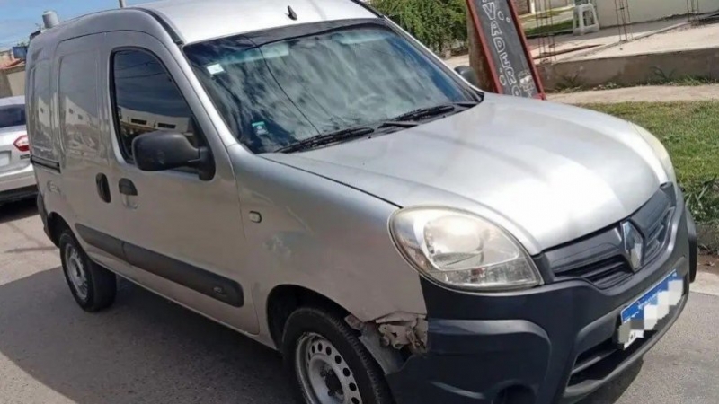 Desesperación de un padre en Córdoba: se bajó a comprar y le robaron el auto con sus tres hijos adentro