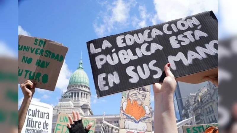 Tercera semana de paro universitario por recomposición salarial