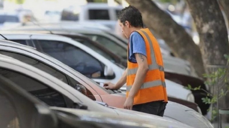 Córdoba avanza con una ley para prohibir “naranjitas” ilegales y limpiavidrios
