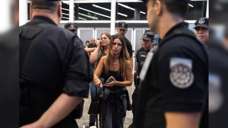  Con ansiedad y lágrimas de alivio, Agostina Páez regresó a la Argentina tras 70 días en Brasil