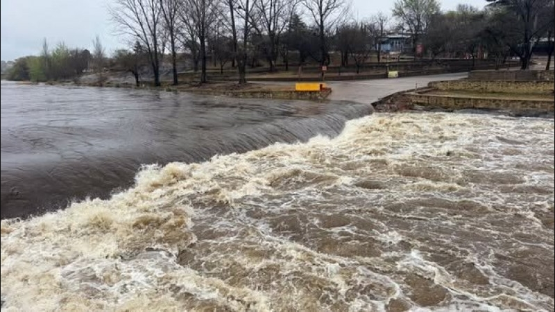 Alerta por crecidas en ríos serranos de Córdoba tras las intensas lluvias
