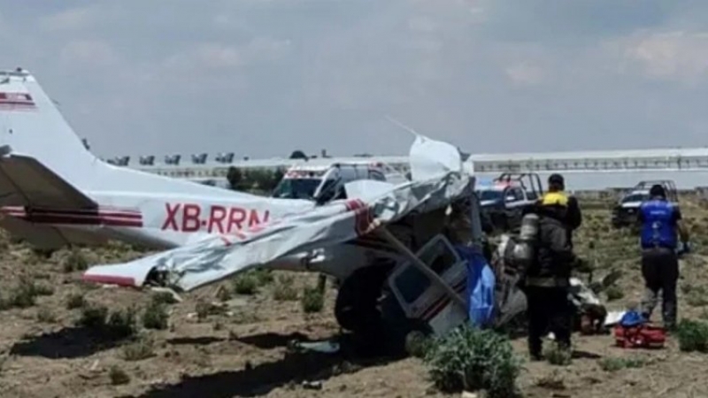 Cuatro personas murieron al caer una avioneta en el centro de México