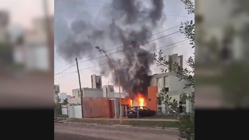 Voraz incendio en barrio ProCreAr dejó importantes pérdidas materiales