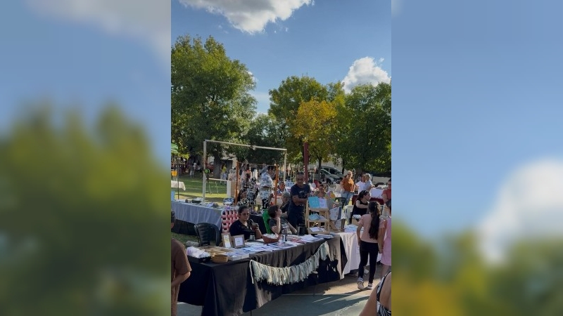 Se realizó el “Paseo de Emprendimientos y Artesanías” en la Plaza Barrio 9 de Septiembre