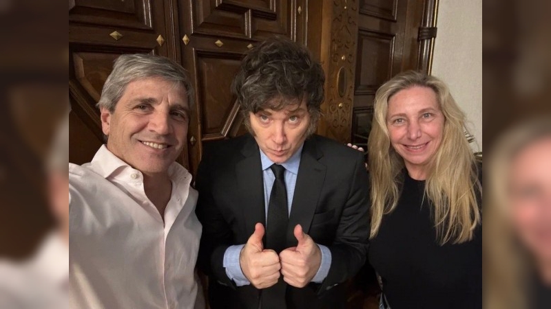 Milei y Caputo apuestan al blindaje empresario en la Amcham 2026