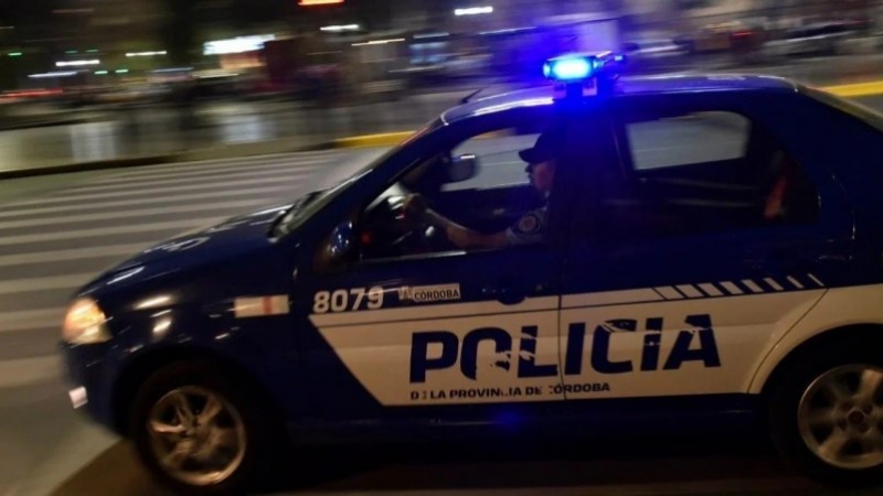 Incendio y crimen a metros de la Jefatura de Policía: hallaron a un hombre apuñalado