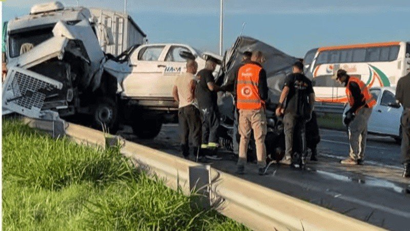 Choque en cadena en la autopista a Santa Fe: cinco vehículos involucrados y un trasladado de urgencia en helicóptero 