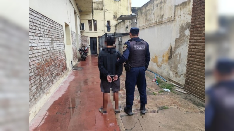 Detienen a un joven y secuestran elementos en un allanamiento en barrio Parque