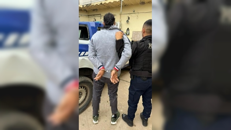 Aprehenden a un hombre por agredir verbalmente a una policía