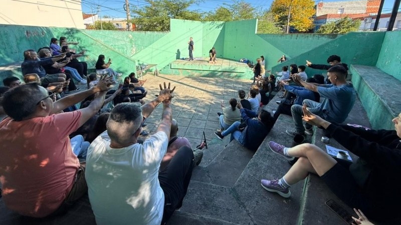 Se realizó la capacitación en RCP y uso de DEA en barrio Roque Sáenz Peña