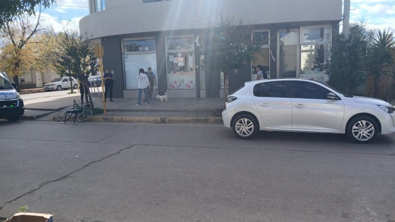Un ciclista fue hospitalizado tras un accidente con un automóvil