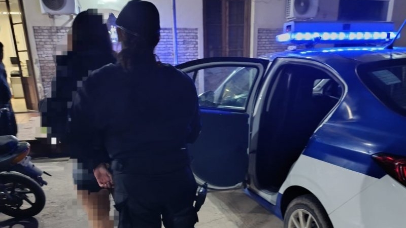 Aprehendieron a una mujer por agravio a la Policía y secuestraron una motocicleta