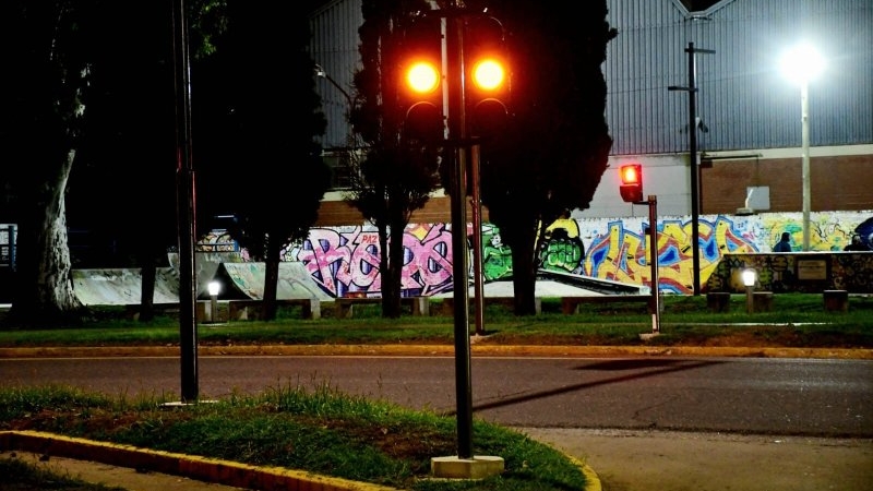 Cervantes y Falucho:  sem&aacute;foro peatonal en etapa de prueba 