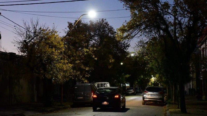 Luces LED: el municipio avanza en la última etapa de equipamiento en el sector este