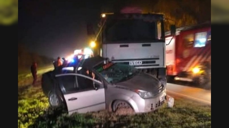 Tragedia en jurisdicción de Calchín: chocó su auto contra un camión y murió en el acto
