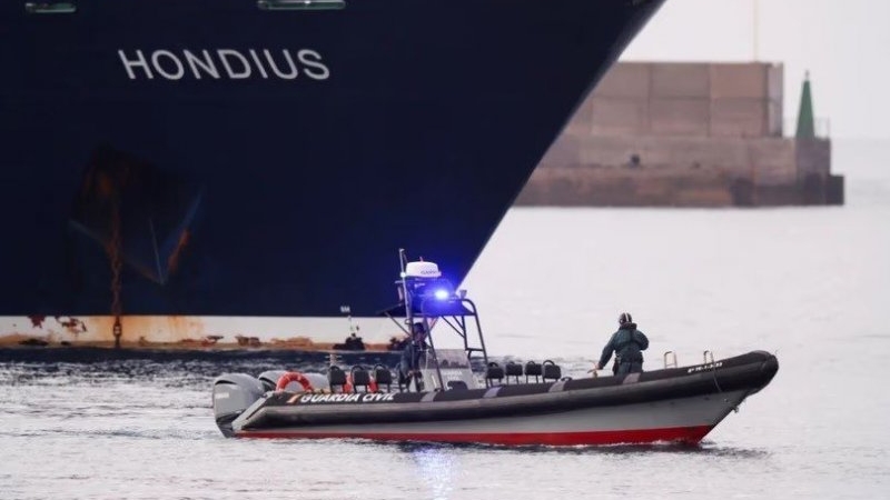 Operativo histórico en Tenerife: comienza el desembarco del crucero afectado por hantavirus