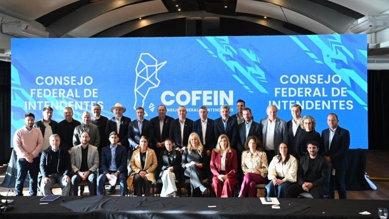 Junto a otros mandatarios municipales Bernarte fue parte de la conformación del Consejo Federal de Intendentes