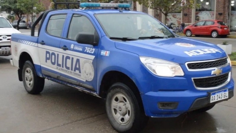 Una pareja fue aprehendida y secuestraron armas blancas