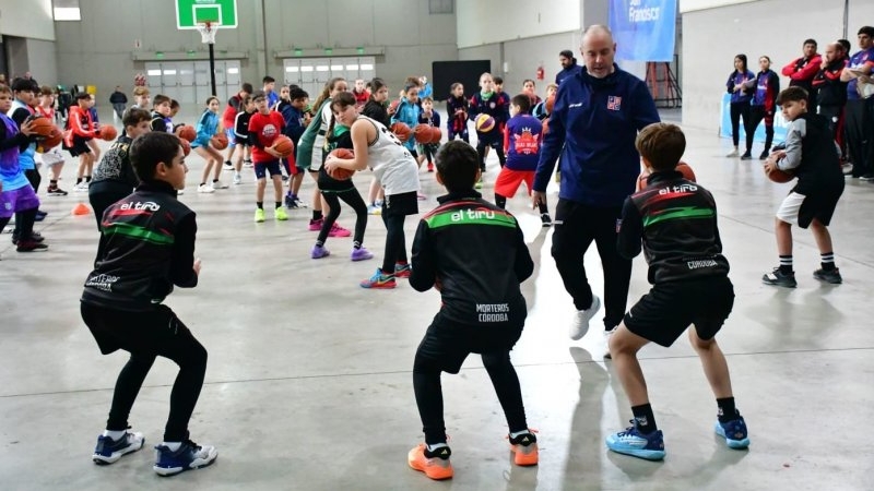 El Superdomo fue sede de una clínica de basquet para categorías formativas