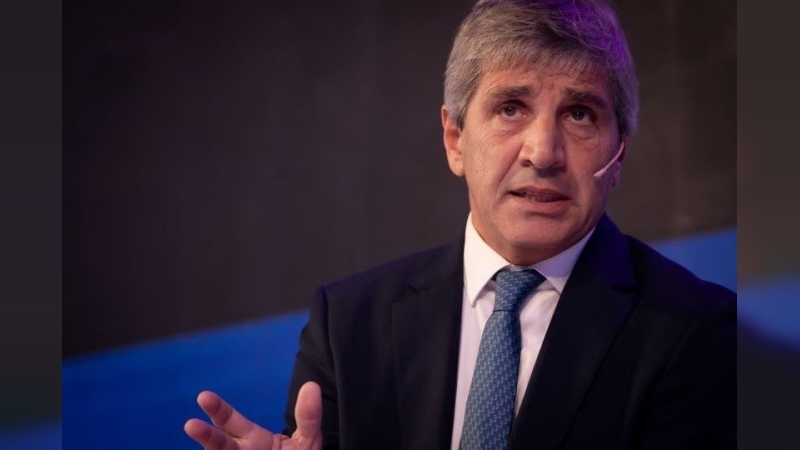 Caputo sale a buscar $11 billones para refinanciar vencimientos