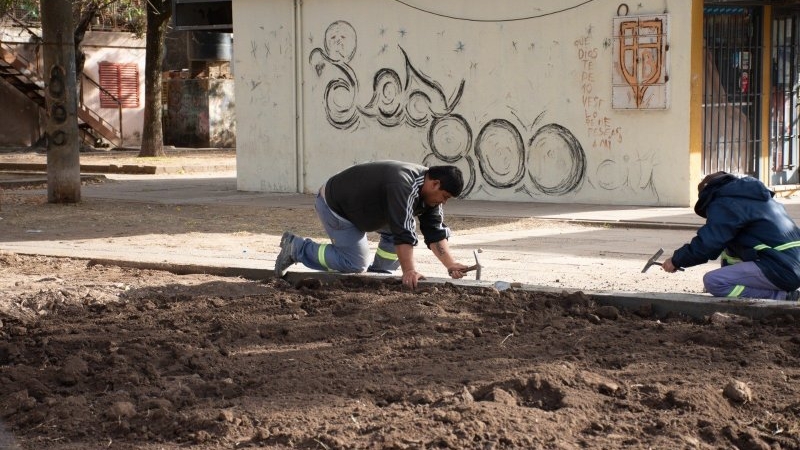 Avanzan los trabajos de refuncionalización y mantenimiento en barrio Roque Sáenz Peña 