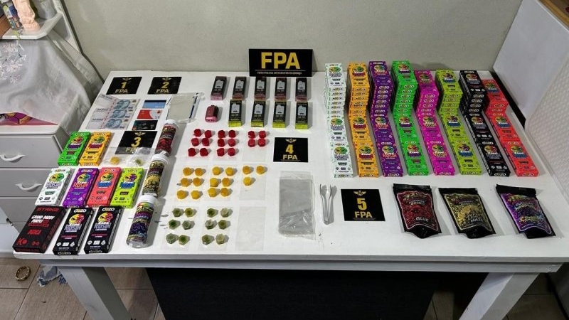 Arroyito: FPA secuestró vapers y golosinas con thc en barrio Xanaes. 