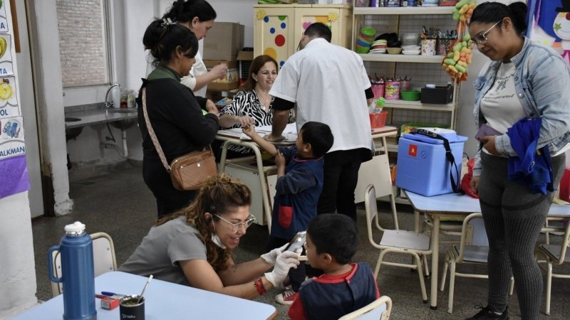 Jornada de salud en Barrio Parque permitió completar certificados escolares para estudiantes