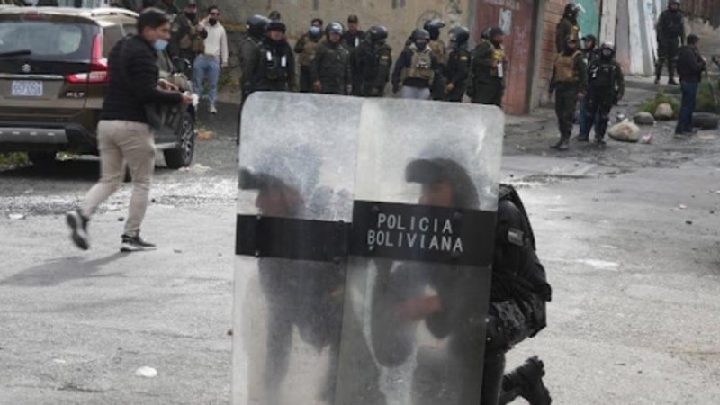 Bolivia: choques entre manifestantes y policías en el centro de La Paz